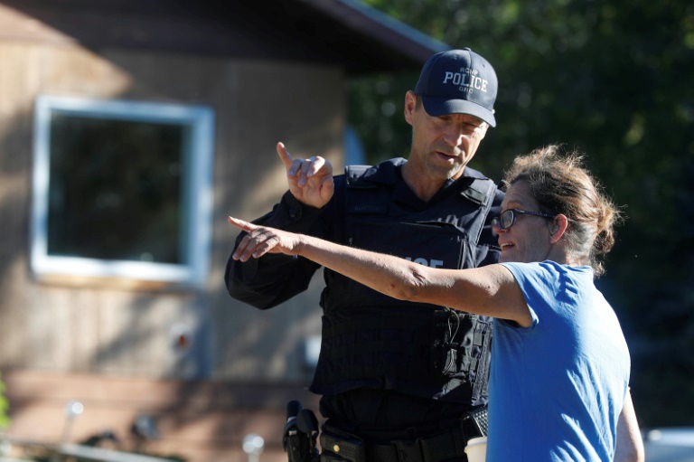  Manhunt for second suspect in Canada stabbing spree