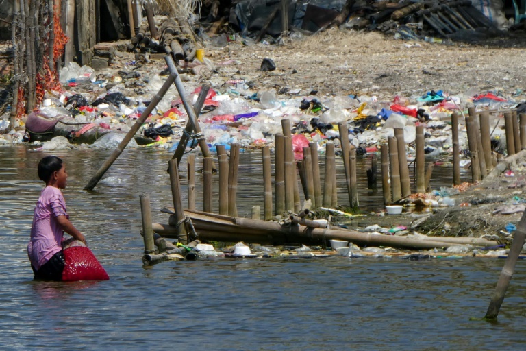  Recycling firm battles Jakarta’s plastic waste emergency