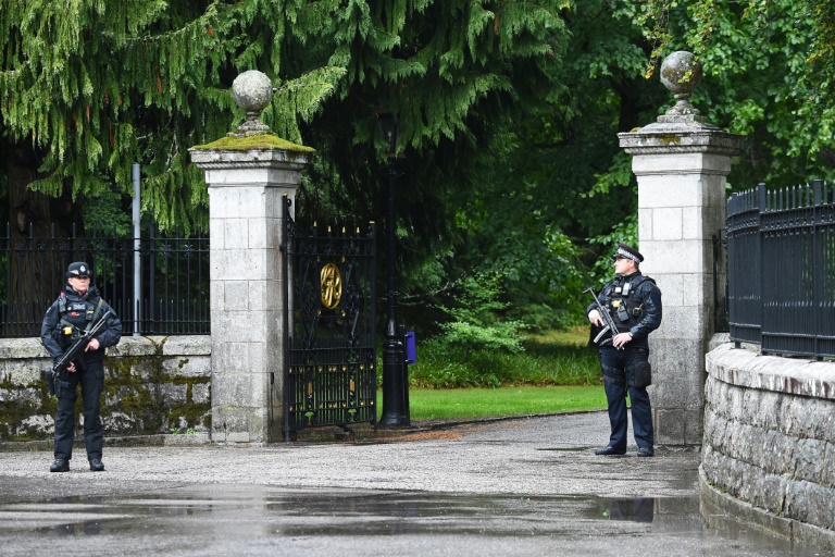  The queen’s last hours as family dashed to deathbed