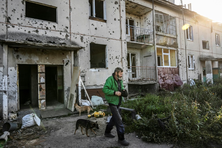  ‘Explosions everywhere’ as Ukraine forces recapture village