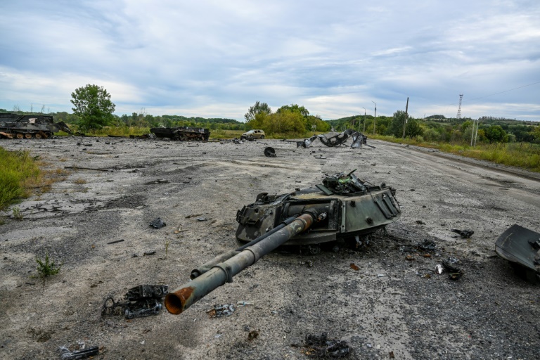  Ukraine reclaims swathes of east in shock offensive to oust Russia