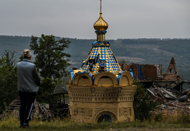  ‘Tears in our eyes’: Ukrainians rejoice in liberated Izyum