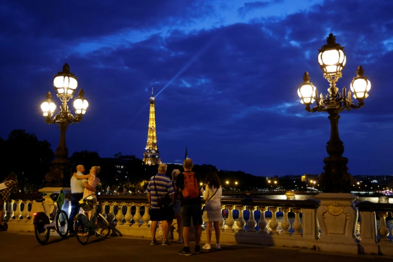  Paris to scale back monument lighting as energy bills bite