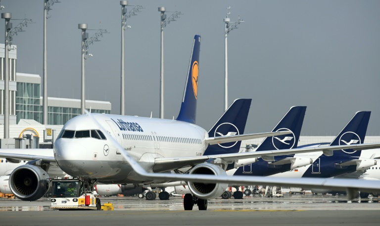  Lufthansa back in private hands as govt sells rescue stake