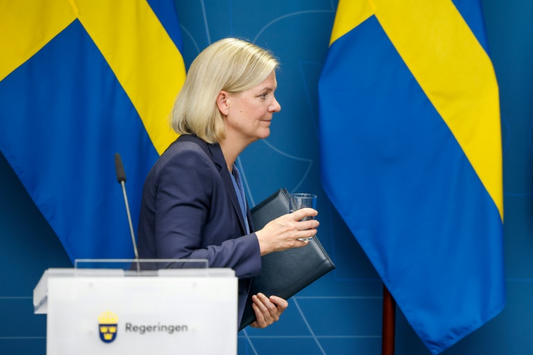  Swedish PM resigns after right, far-right poll win