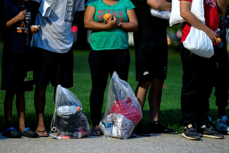  Florida governor flies migrants to toney Martha’s Vineyard