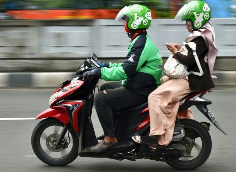  Indonesian gig drivers fear hardship after fuel price hike