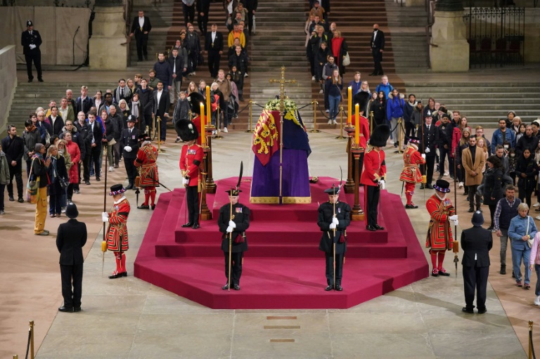  250,000 viewed queen’s coffin at lying-in-state: govt