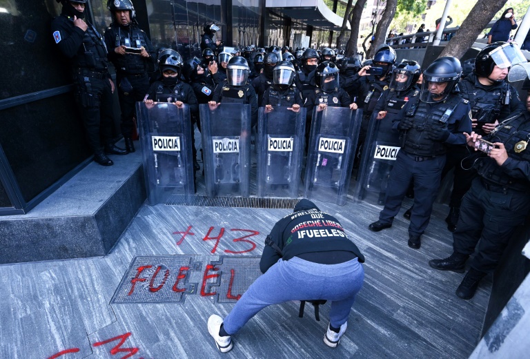  11 police hurt at Mexico protest over missing students