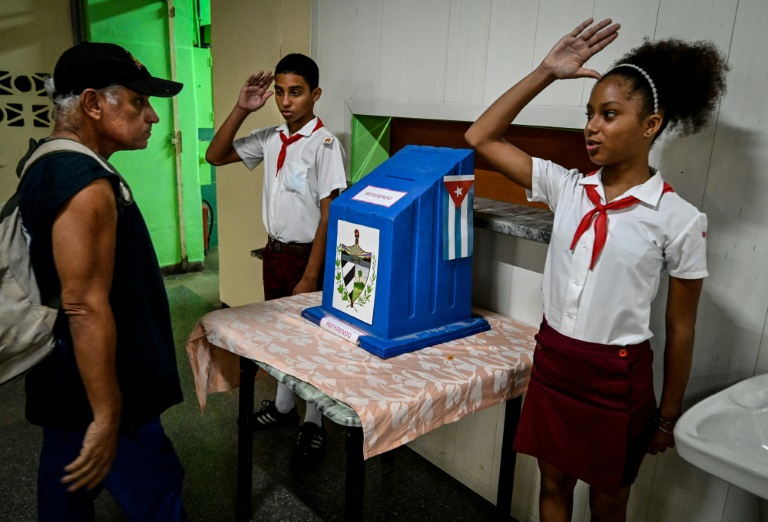  Cubans voting on a landmark liberalization of family code