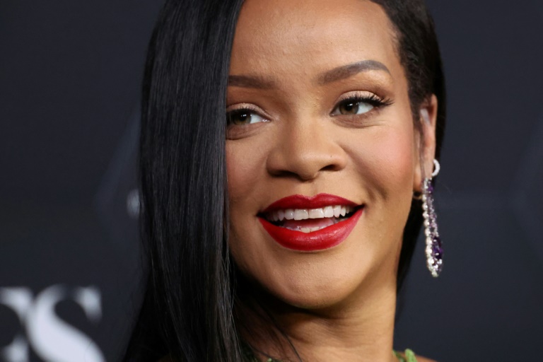  Rihanna to headline Super Bowl halftime show