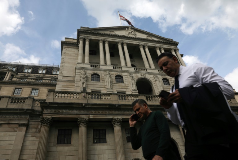  BoE intervenes as IMF criticises UK budget