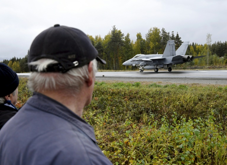  Finnish air force turns highways into landing strips