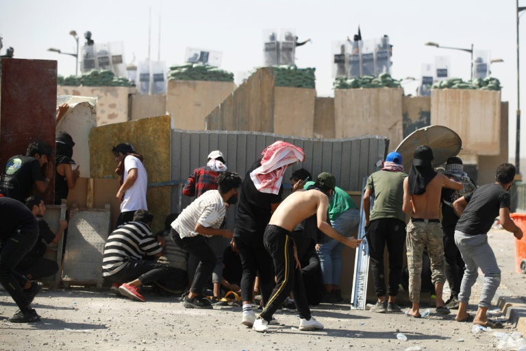  Thousands of Iraqis in Baghdad protest against corruption