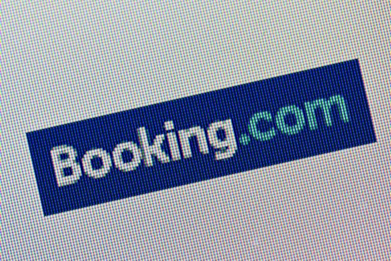  Booking.com issues West Bank warning