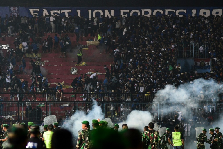  At least 127 dead after riot at Indonesia football match