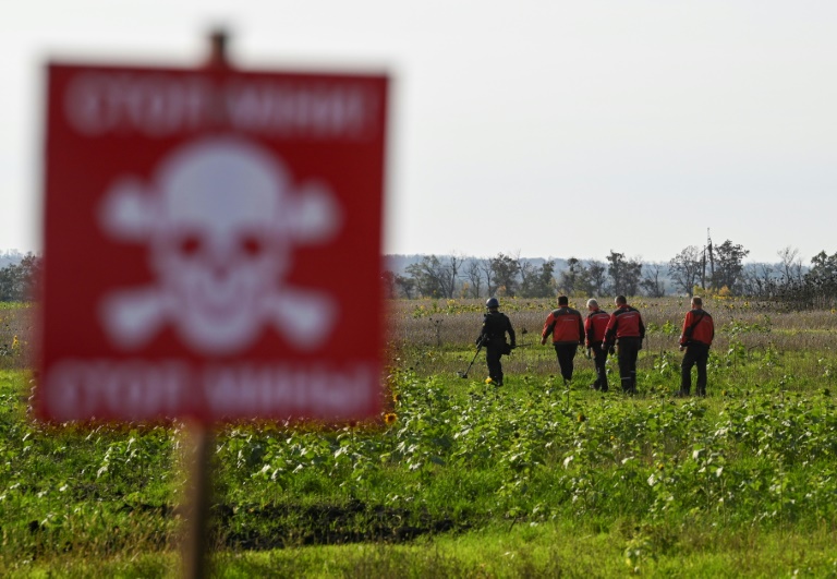  Ukraine demining teams race to clear danger before winter