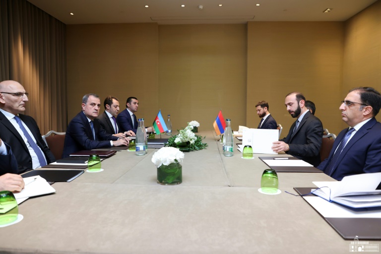  Azerbaijan frees 17 Armenian prisoners as US mediates