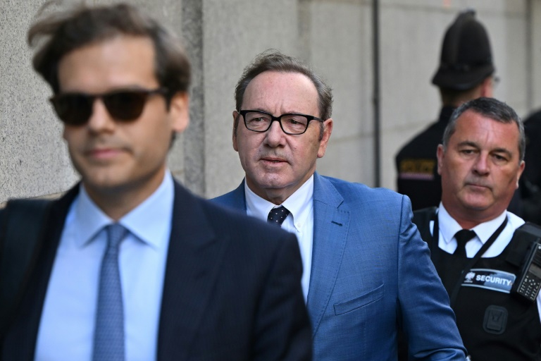  Kevin Spacey faces court over 1980s sex misconduct claim