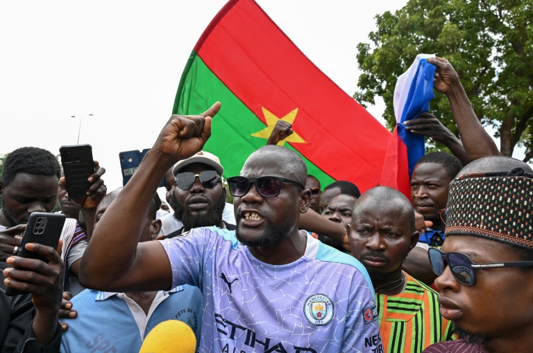  Demonstrators rally in support of new Burkina Faso leader