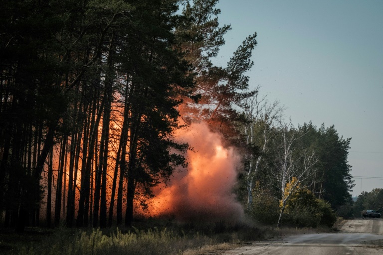  Ukraine town fearful after sudden shifts in control