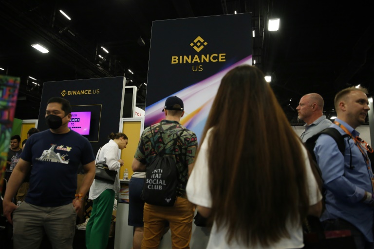  Crypto scammers make off with $100 mn from Binance