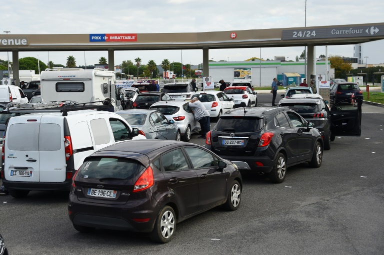  No relief for French motorists as petrol strike hardens