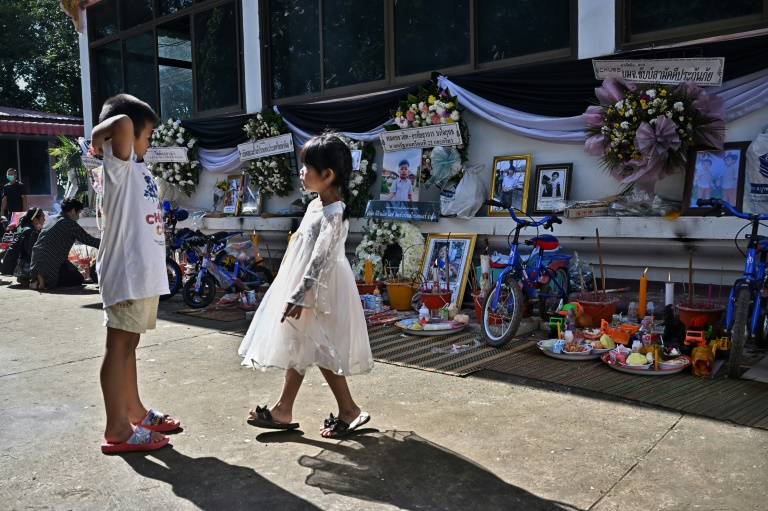  Families gather for mass cremation of Thai nursery victims