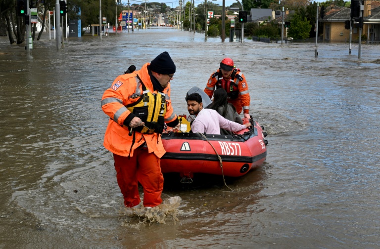  Floods swallow cars, swamp houses in ‘major’ Australian emergency