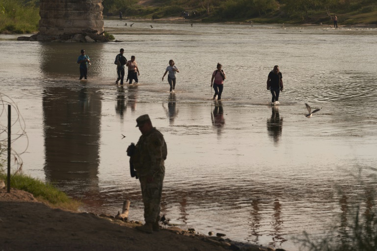  Joy and worry for Venezuelans as US shuts land border