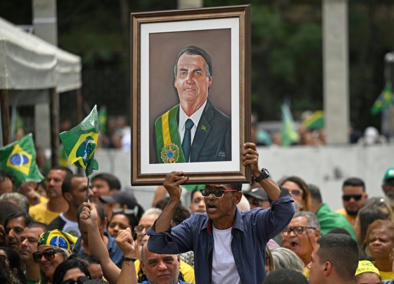  In Brazil, Bolsonaro’s far-right echoes Trump’s