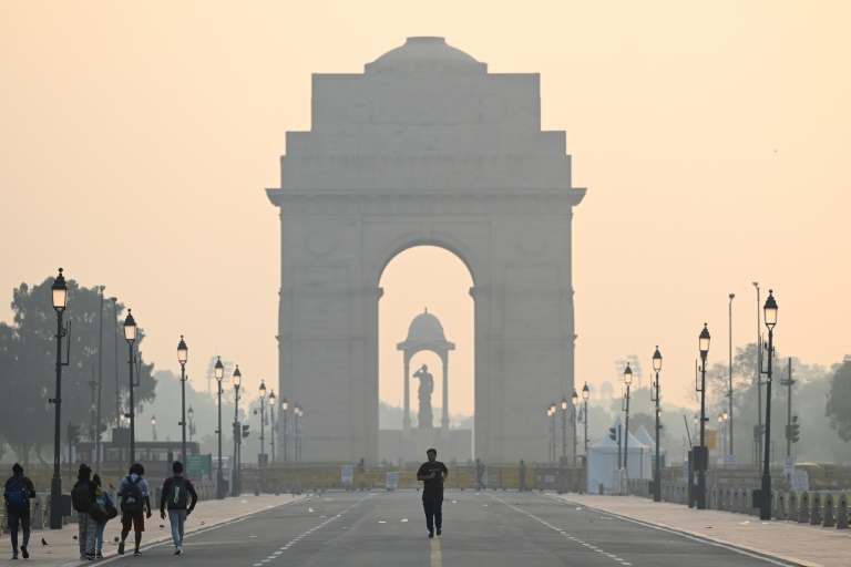  Post-Diwali Delhi wakes to toxic firecracker smog