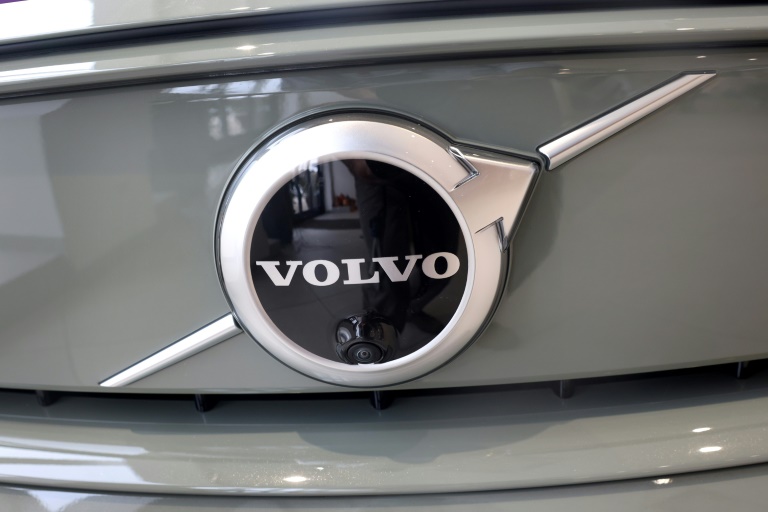  Profits crash at Volvo Cars on rising material costs