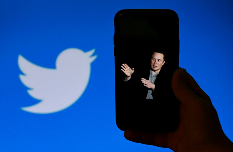  Seeking ‘healthy’ debate, Musk nears Twitter deal finish line