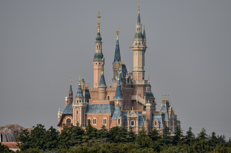  Covid outbreak traps visitors at Shanghai Disneyland