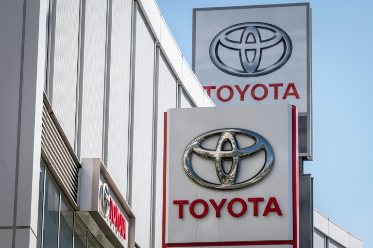  Toyota keeps net profit forecast despite production woes