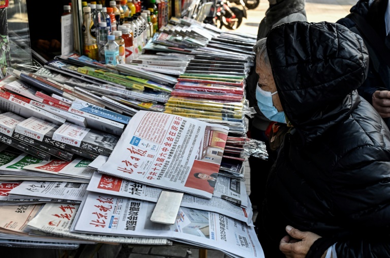  Top Chinese regulator urges investors to avoid foreign news