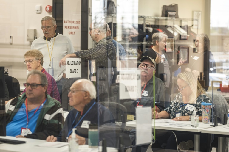  Fear, burnout plague harassed US poll workers