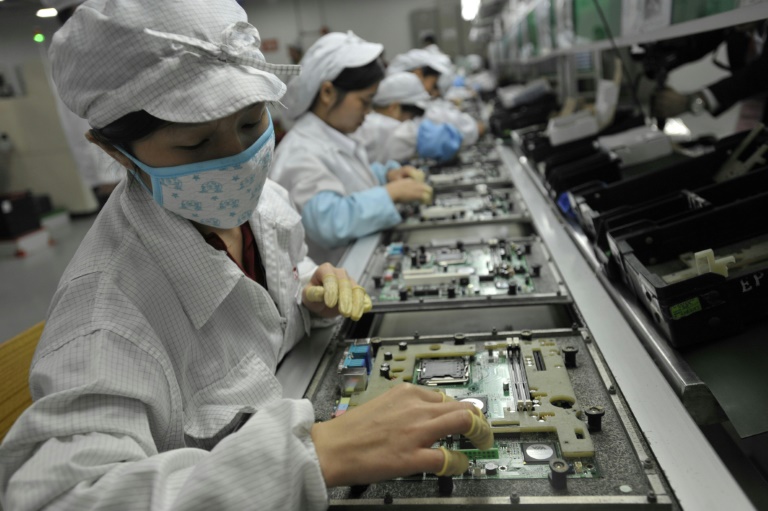  iPhone factory lockdown shows risks of China dependence, analysts say