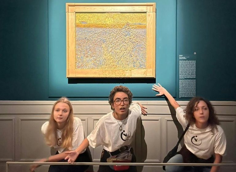  Climate activists hurl pea soup on Van Gogh in Rome