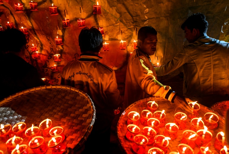  Myanmar hot-air balloon festival returns with a bang