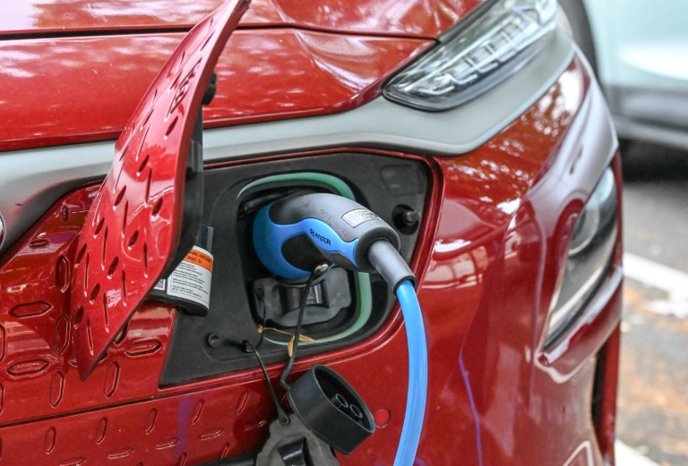  EU threatens US over electric car subsidies