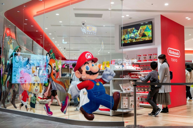  Weak yen helps Nintendo lift annual net profit forecast