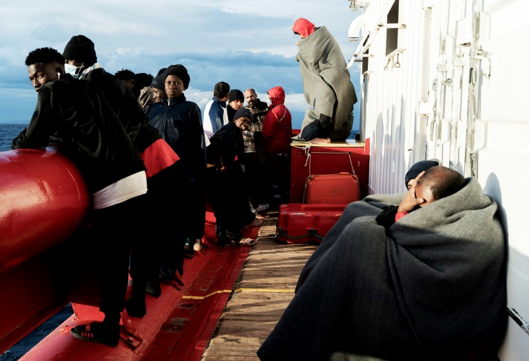  New rescue ship lets off migrants in Italy as others wait