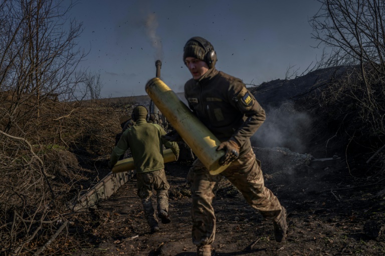  Russia orders troops out of Kherson in major reversal