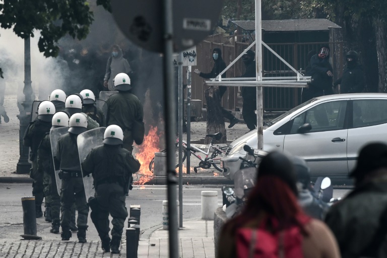  Brief clashes at Greek price hike protests