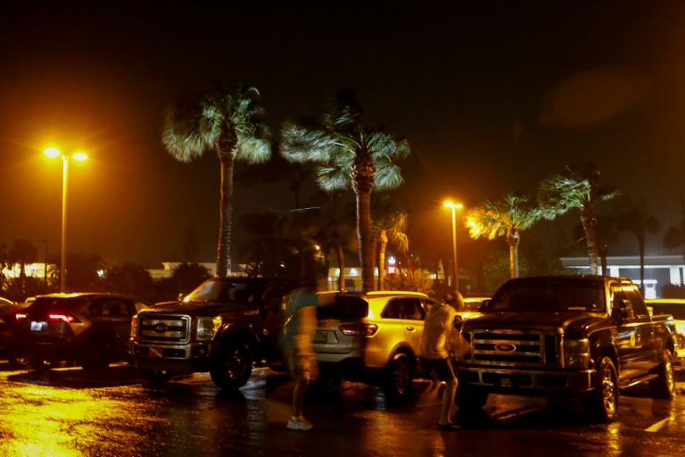  Hurricane Nicole makes landfall in Florida