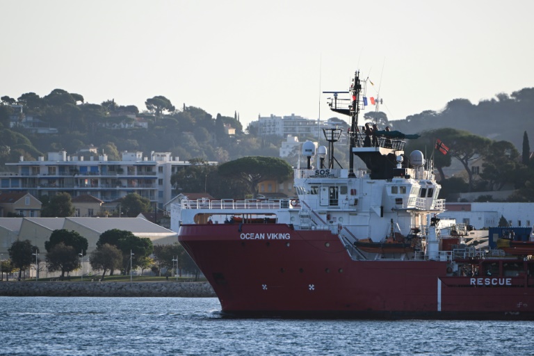  Ship carrying 230 migrants docks at French port