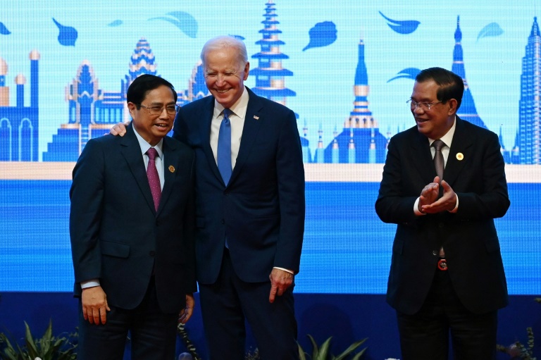  Biden seeks N. Korea strategy in talks with Japan, S. Korea