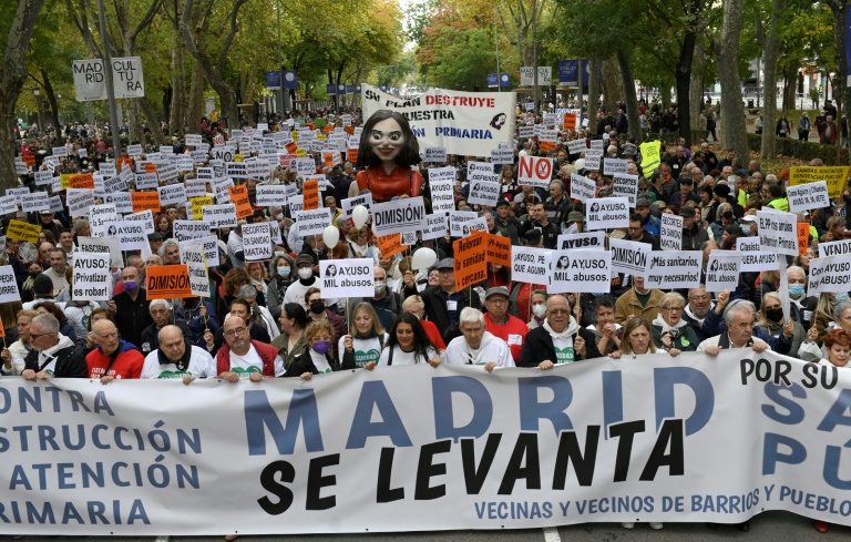  Hundreds of thousands rally to defend Madrid public healthcare